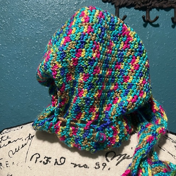 Hand Crochet multi colored cotton yarn- crossbody bucket/hobo bag. - Picture 3 of 8